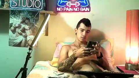 Snapshot of yeisoncastellanos1999 chatting on 12/17/25, 07:09 yeisoncastellanos1999 online show from 12/17/25, 07:09