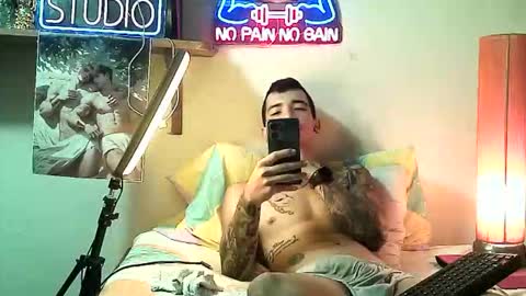 Snapshot of yeisoncastellanos1999 chatting on 12/18/25, 08:42 yeisoncastellanos1999 online show from 12/18/25, 08:42