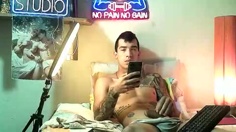 yeisoncastellanos1999 online show from 12/22/25, 09:34