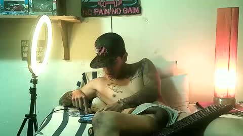 Snapshot of yeisoncastellanos1999 chatting on 04/16/26, 08:31 yeisoncastellanos1999 online show from 04/16/26, 08:31