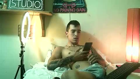 Snapshot of yeisoncastellanos1999 chatting on 05/12/26, 04:59 yeisoncastellanos1999 online show from 05/12/26, 04:59