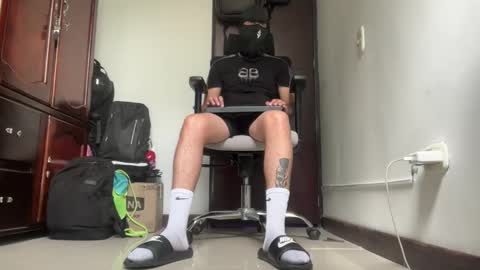 yeisongomezz online show from 05/18/26, 03:29
