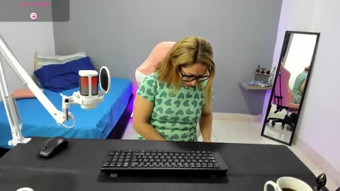 Snapshot of yelena03 chatting on 01/16/25, 08:25 yelena03 online show from 01/16/25, 08:25