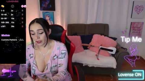 Snapshot of yeliana_sexy chatting on 09/19/25, 07:43 Valery online show from 09/19/25, 07:43