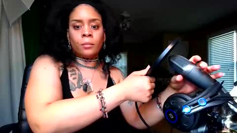 Snapshot of yellareign chatting on 06/06/26, 10:36 Yella Reign online show from 06/06/26, 10:36