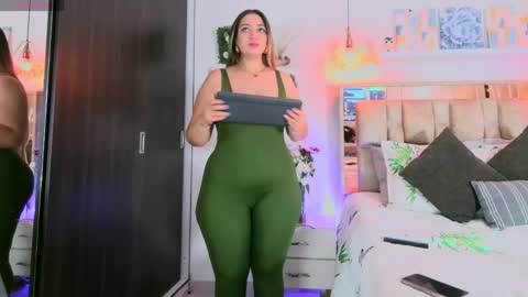 yellow_lily online show from 05/17/26, 04:14