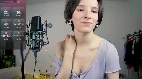 Snapshot of yellow_songbird chatting on 12/22/24, 06:04 Liya online show from 12/22/24, 06:04