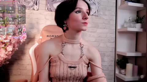 Snapshot of yellow_songbird chatting on 12/24/24, 04:08 Liya online show from 12/24/24, 04:08