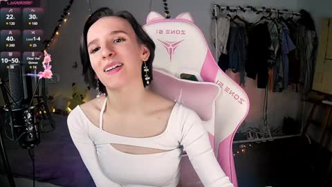 Snapshot of yellow_songbird chatting on 01/31/25, 04:27 Liya online show from 01/31/25, 04:27