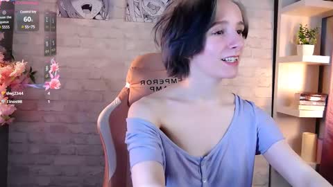 Snapshot of yellow_songbird chatting on 03/01/25, 02:23 Liya online show from 03/01/25, 02:23