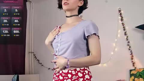 Snapshot of yellow_songbird chatting on 10/08/25, 03:42 Liya online show from 10/08/25, 03:42