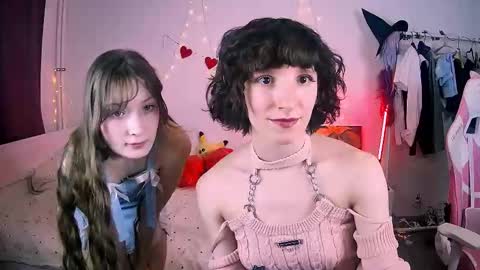 Snapshot of yellow_songbird chatting on 03/07/26, 05:21 Liya online show from 03/07/26, 05:21