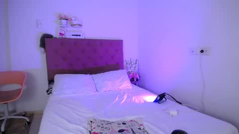 Snapshot of yemfairymcry chatting on 12/17/24, 05:58 YEM online show from 12/17/24, 05:58