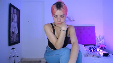 Snapshot of yemfairymcry chatting on 12/19/24, 11:03 YEM online show from 12/19/24, 11:03