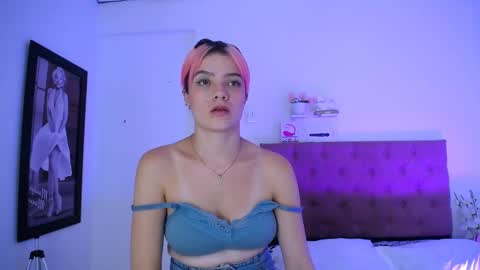 Snapshot of yemfairymcry chatting on 12/21/24, 07:06 YEM online show from 12/21/24, 07:06