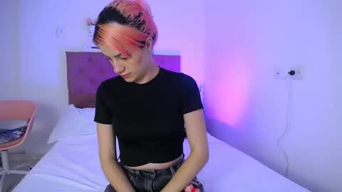 Snapshot of yemfairymcry chatting on 01/08/25, 01:09 YEM online show from 01/08/25, 01:09