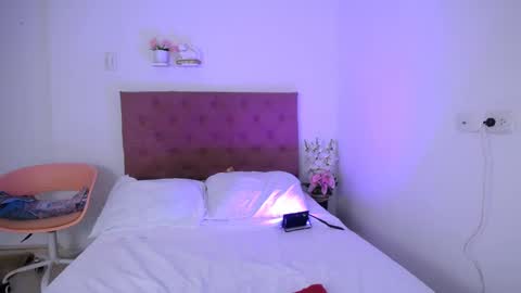 Snapshot of yemfairymcry chatting on 01/09/25, 05:11 YEM online show from 01/09/25, 05:11