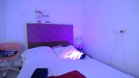 Snapshot of yemfairymcry chatting on 01/10/25, 03:37 YEM online show from 01/10/25, 03:37