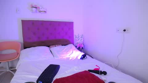 Snapshot of yemfairymcry chatting on 01/11/25, 04:46 YEM online show from 01/11/25, 04:46