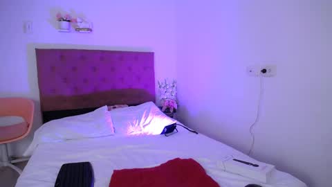 Snapshot of yemfairymcry chatting on 01/14/25, 06:07 YEM online show from 01/14/25, 06:07