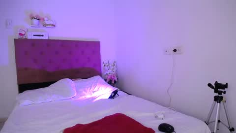 Snapshot of yemfairymcry chatting on 01/15/25, 03:50 YEM online show from 01/15/25, 03:50