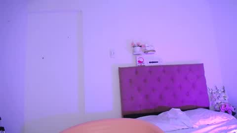 Snapshot of yemfairymcry chatting on 01/16/25, 09:08 YEM online show from 01/16/25, 09:08