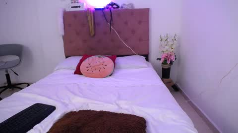 Snapshot of yemfairymcry chatting on 01/24/25, 03:13 YEM online show from 01/24/25, 03:13