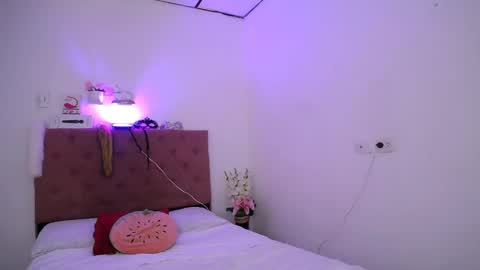 Snapshot of yemfairymcry chatting on 01/25/25, 05:30 YEM online show from 01/25/25, 05:30