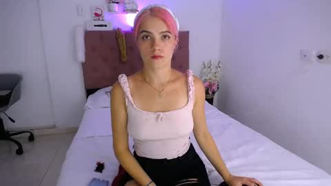 Snapshot of yemfairymcry chatting on 01/29/25, 12:12 YEM online show from 01/29/25, 12:12