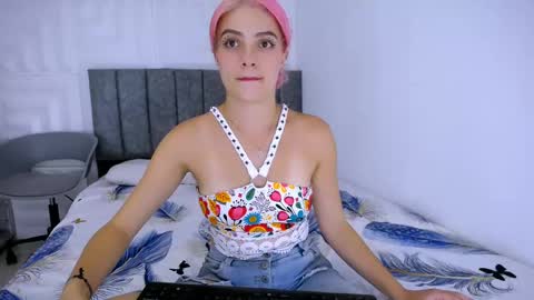 Snapshot of yemfairymcry chatting on 01/31/25, 01:11 YEM online show from 01/31/25, 01:11