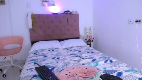 Snapshot of yemfairymcry chatting on 02/25/25, 03:49 YEM online show from 02/25/25, 03:49