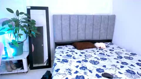 Snapshot of yemfairymcry chatting on 09/20/25, 12:06 YEM online show from 09/20/25, 12:06