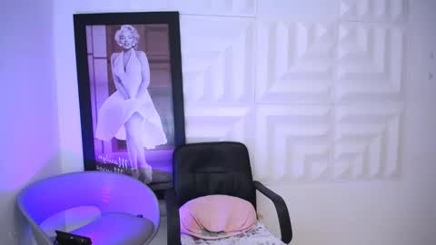 Snapshot of yemfairymcry chatting on 09/25/25, 03:27 YEM online show from 09/25/25, 03:27