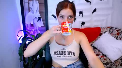 Snapshot of yemfairymcry chatting on 10/21/25, 04:19 YEM online show from 10/21/25, 04:19