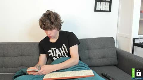 Snapshot of yen2025 chatting on 10/12/25, 07:40 Yen online show from 10/12/25, 07:40