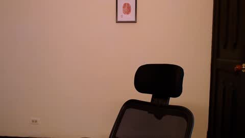 Snapshot of yerfon_s1 chatting on 12/17/24, 08:32 Yeff ind. model online show from 12/17/24, 08:32