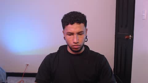 Snapshot of yerfon_s1 chatting on 01/08/25, 09:23 Yeff ind. model online show from 01/08/25, 09:23