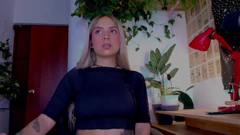 Snapshot of yeriawaddell_ chatting on 11/24/25, 01:05 yeriawaddell online show from 11/24/25, 01:05