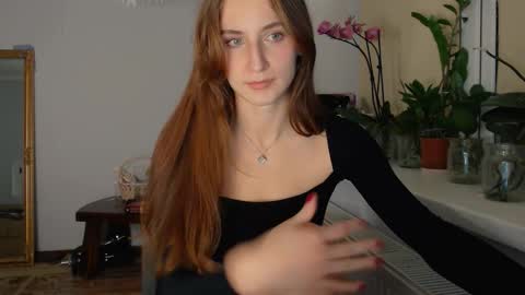 Snapshot of yes_to_heaven chatting on 11/18/25, 09:41 Zoe online show from 11/18/25, 09:41