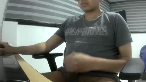 Snapshot of yesidxxx123_ chatting on 06/07/26, 04:49 yesidxxx123_ online show from 06/07/26, 04:49