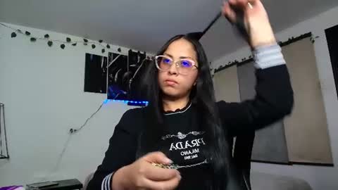 yesie_hot2 online show from 06/14/26, 12:19