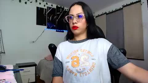 yesie_hot2 online show from 06/17/26, 02:25