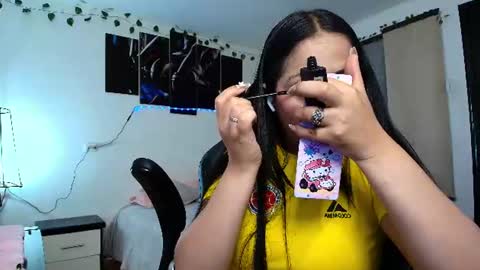 yesie_hot2 online show from 06/18/26, 12:55