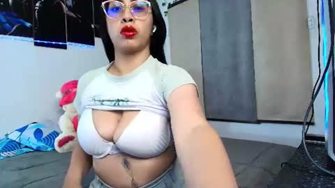 yesie_hot2 online show from 07/03/26, 01:56