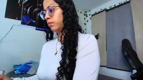 yesie_hot2 online show from 07/21/26, 01:19