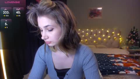 Snapshot of yesofie chatting on 12/21/24, 01:32 Sofie online show from 12/21/24, 01:32