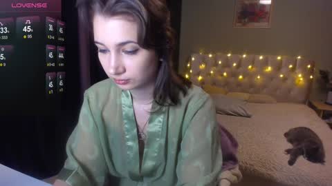 Snapshot of yesofie chatting on 01/24/25, 11:59 Sofie online show from 01/24/25, 11:59