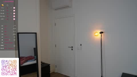 Snapshot of yess_kiki chatting on 11/22/25, 03:55 Kiki online show from 11/22/25, 03:55