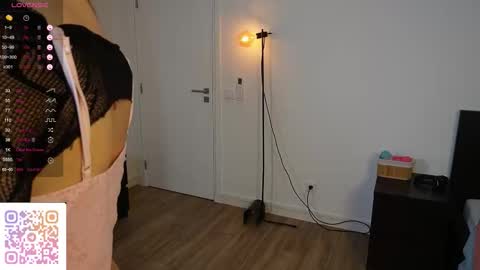 Snapshot of yess_kiki chatting on 11/23/25, 04:07 Kiki online show from 11/23/25, 04:07