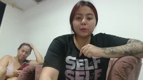 Snapshot of yessica_08 chatting on 05/27/26, 02:52 yessica and andres online show from 05/27/26, 02:52